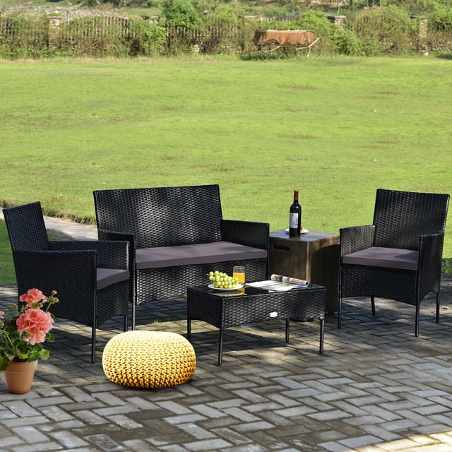 Costway Ensemble de Mobilier de Patio en Rotin 4 Pcs Canapé Coussiné Table Basse Cour Arrière Gris. un Ensemble de conversation Extérieur Élégant pour Patio avec un Causeuse, Deux Chaises Simples et une Table Basse avec Dessus en Verre Trempé. Fabriqué avec du Rotin PE Résistant aux Intempéries et un Cadre en Acier Robuste, Comprend des Coussins Amovibles pour un Confort Accru. Convient aux Cours Arrière, Balcons, Jardins Ou Sièges au Bord de la Piscine.