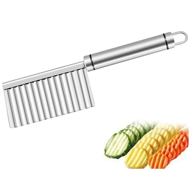 Coupe-froissement pour Légumes et Trancheuse à Frites avec Lame Dentelée en Acier Inoxydable et Poignée Ergonomique. Idéal pour Couper des Formes Ondulées dans les Pommes de Terre, Concombres, Carottes et Autres fruits et Légumes. Fait d'Acier Inoxydable durable 430, la Lame Mesure 10 cm x 5,5 cm, avec une Dimension Totale de 23 cm x 6 cm. Parfait pour une Utilisation comme mandoline Trancheuse Ou Ustensile de Cuisine, Il Est Facile à Nettoyer sous l'Eau Courante Ou au Lave-Vaisselle et Convient à un Rangement compact.
