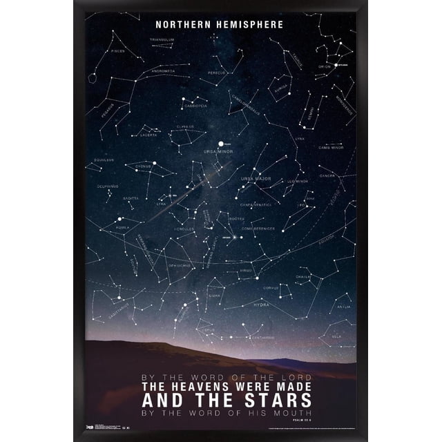 Affiche Murale The Stars, art Mural Encadré 22,375 Pouces x 34 Pouces Montrant une Carte Étoilée Détaillée de l'Hémisphère Nord avec des constellations Étiquetées comme Ursa Major, Cassiopeia, Orion et Lyra contre une silhouette de Ciel Nocturne Bleu Foncé et de Montagne, Présentant une Citation Biblique du Psaume 33:6 en Texte Blanc, Convenant à la Décoration de la Maison Ou du Bureau.