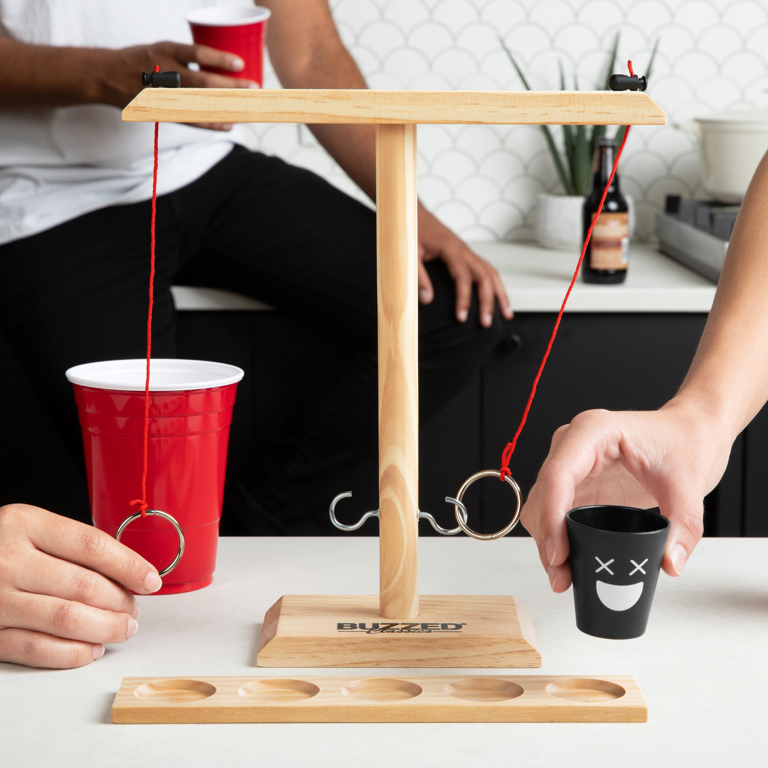 Buzzed Classics Hook and Ring – Ensemble de lancer d’anneaux pour adultes, par Buzzed What Do You Meme?