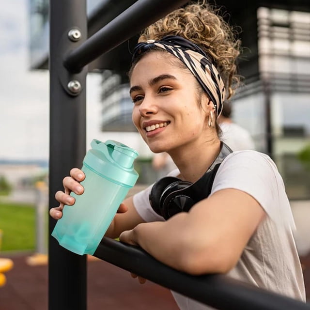 Feltree Handheld Fitness Sports Water Cup 500ML Protein Powder Shaking Cup with Mixing Scale Mixing Cup