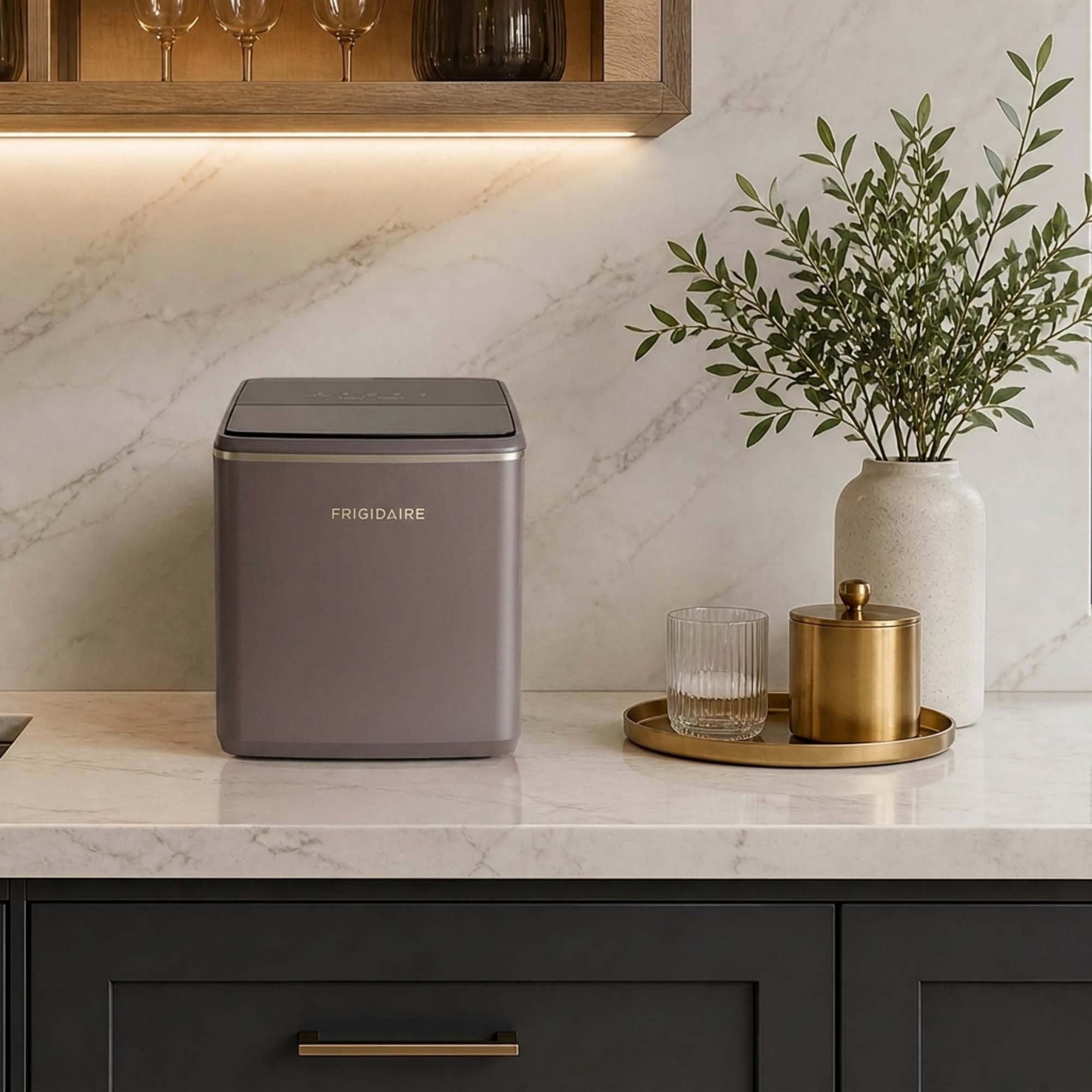 Machine à glaçons de comptoir Frigidaire 11,8 kg (26 lb), portable, avec commandes tactiles, mauve