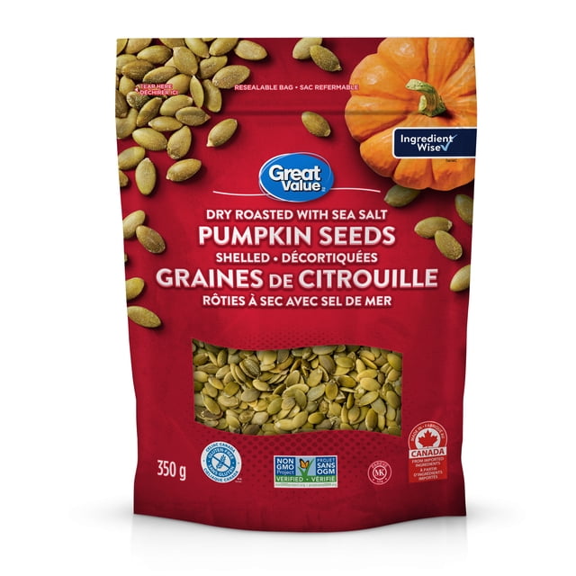 Great Value Graines de Citrouille Rôties à Sec et Salées dans un Sac Rouge Refermable de 350 g avec des Graines Décortiquées visible à Travers une Fenêtre Transparente, Étiquetées Sans Gluten, Vérifiées Non OGM, Fabriquées au Canada, Convenant à la Collation Ou à l'Ajoutement aux Salades et aux Mélanges Montagnards.