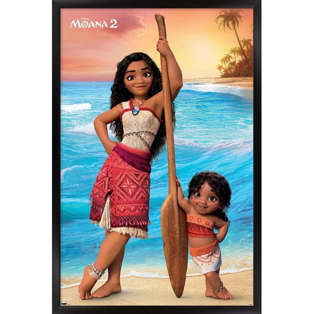 Disney Moana 2 - Affiche Murale Moana et Simea, 22,375 Po x 34 Po Encadrée Représentant Moana Pieds Nus sur une Plage Sablonneuse Tenant une Pagaie en Bois, Portant un Haut à Motif Tribal Blanc et Rouge et une Jupe Rouge, avec la Jeune Simea dans une Tenue d'Île Rouge et Blanche à Ses Côtés, sur un Fond d'Océan et de Coucher de Soleil Vibrants, Convenant à une Oeuvre Murale à Thème Tropical.