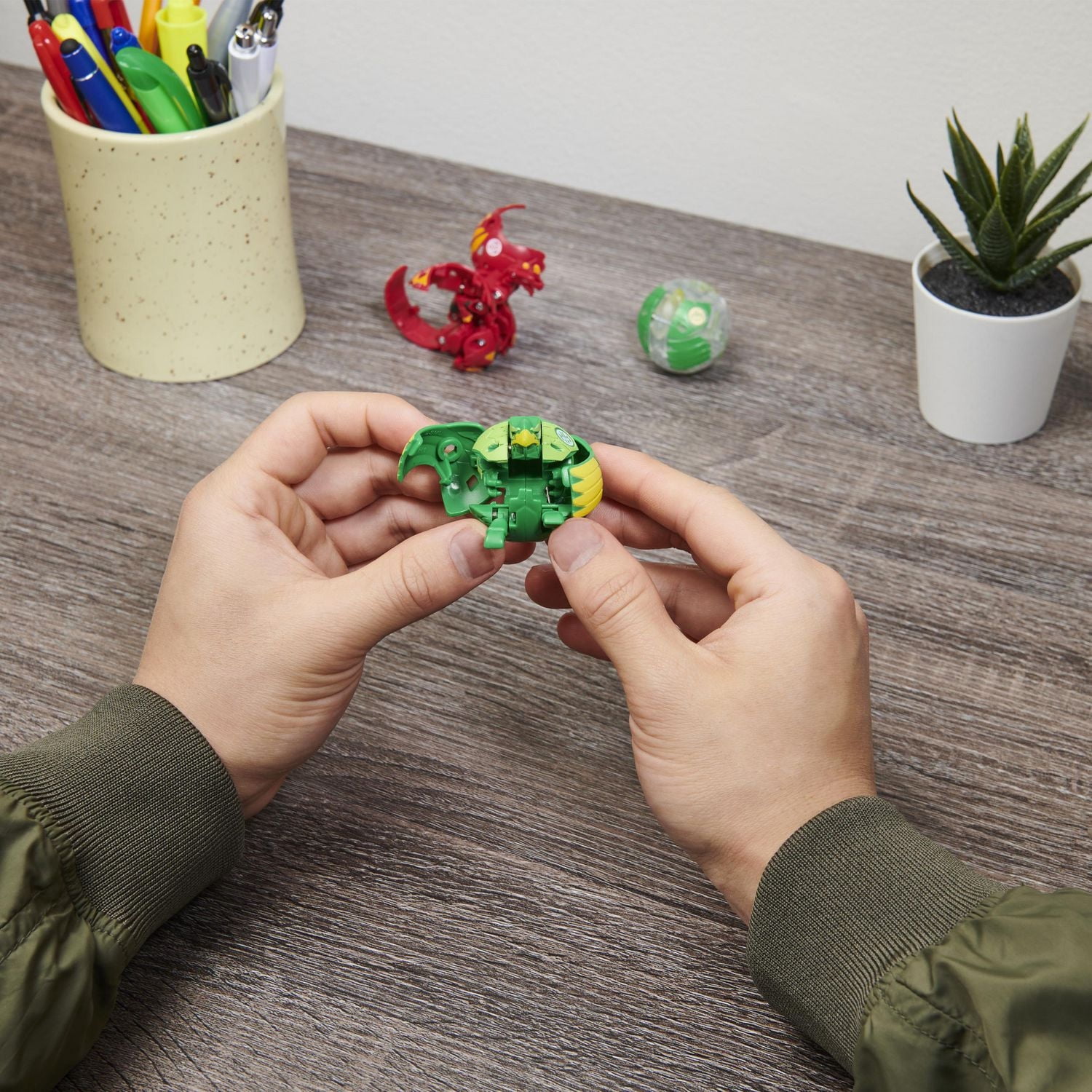 Bakugan, Crustillion, Figurine Geogan Rising articulée de 5,1 cm et carte à collectionner