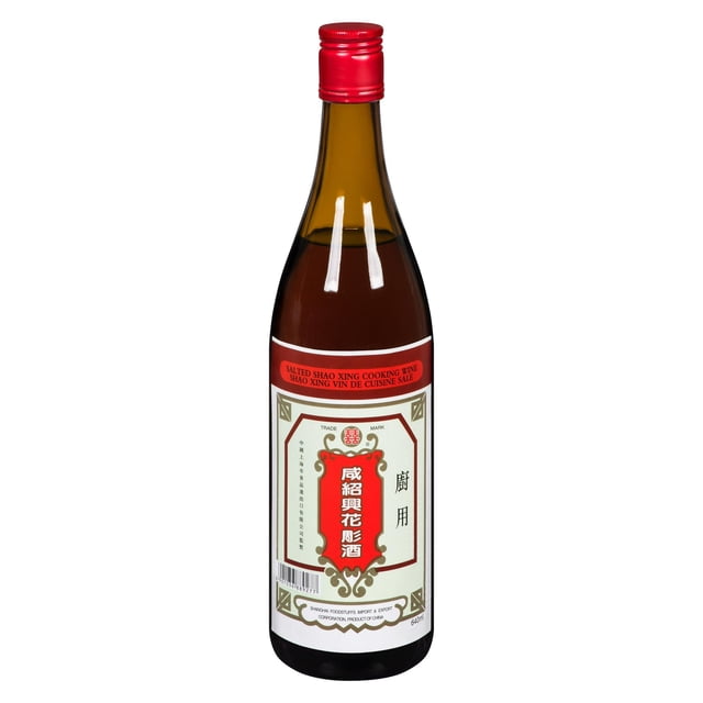Double Happiness Shao Xing Salé pour la Cuisson du Vin dans une Bouteille en Verre Ambre de 640 ml avec Bouchon à Vis Rouge, Présentant une Étiquette Blanche avec des Caractères Chinois Rouges et Dorés et un Texte Anglais Indiquant Qu'il s'Agit de Shao Xing Salé pour la Cuisson du Vin Fabriqué en Chine, Idéal pour la Marinade et la Cuisson à Sauté pour Rehausser les Saveurs.