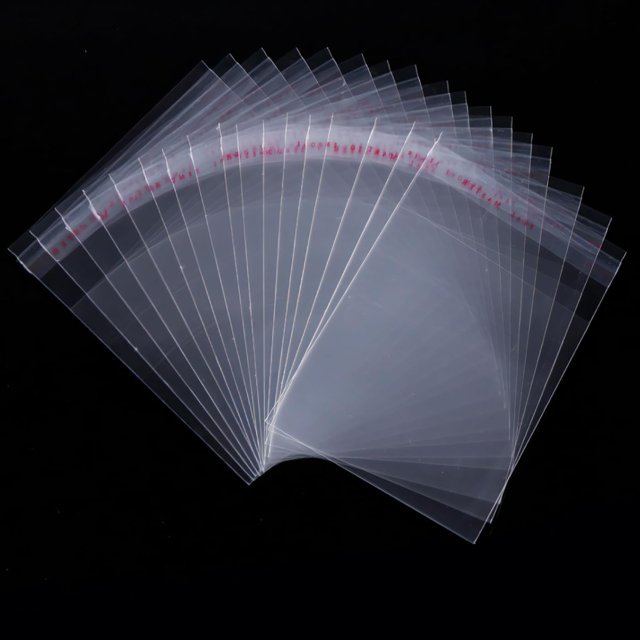 EcoNesxp 4x6 inch self-adhesive resealable cellophane cookie bags, transparent and lightweight, displayed in a fan arrangement. These clear OPP bags feature a self-sealing strip for easy use and protection against dust and bugs, ideal for food storage, party favors, cookies, candies, jewelry, and small gifts. Includes 200 pieces.
