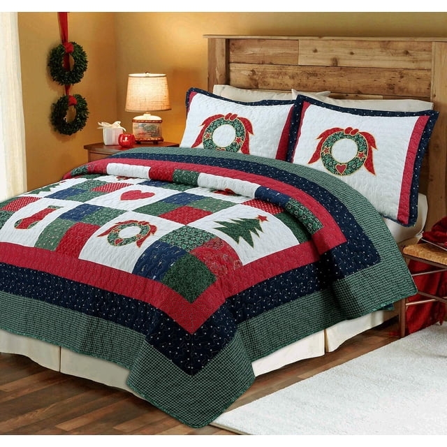 Cozy Line Home Fashions Noël True Patchwork Wreaths Pine Tree Stockings Rustic Reversible Quilt Bedding Ensemble, Coverlet Bedspread (Happy Noël, Grand - 3 Piece)