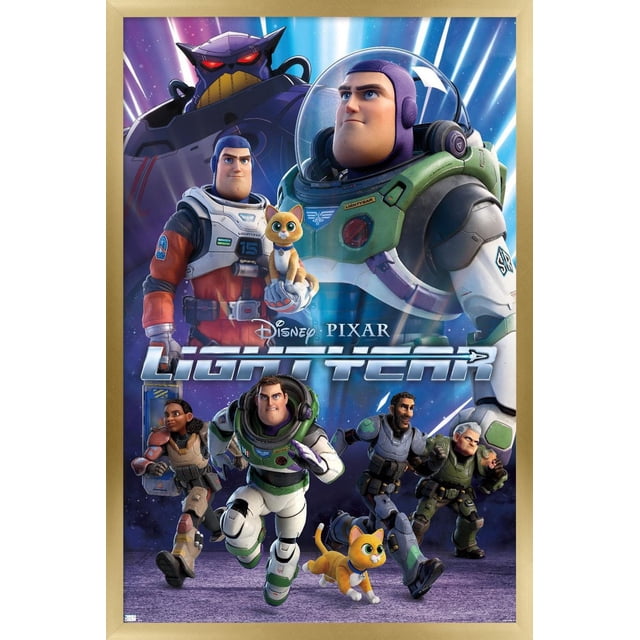 Disney Pixar Lightyear - Affiche Murale de Groupe avec Cadre Magnétique, 22,375 Pouces x 34 Pouces, Représentant Buzz Lightyear dans Sa Combinaison Spatiale Verte et Blanche à la Tête d'Une Équipe de Personnages à Thème Spatial et d'Un Chat orange, sur Fond Cosmique avec des Faisceaux de Lumière Bleus et Violets, Convient comme art Mural vibrant et Déco de Pièce.