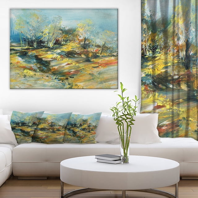 Design Art Paysage Abstrait Impression sur Toile Galerie Enveloppée d'Un Cadre en Bois de 1 Pouce, Représentant un Paysage Impressionniste avec Ciel Bleu, Arbres Jaunes et Verts, et des Coups de Pinceau Terreux. Affiché au-Dessus d'Un sofa Sectionnel Blanc avec Coussins et Rideau Assortis Présentant le Même Design, dans un Salon Moderne avec une table Basse Ronde Blanche et un vase en Verre avec des Tiges de Bambou. Convient pour Rehausser la Déco de la Maison avec des Oeuvres Murales et textiles Coordonnés.