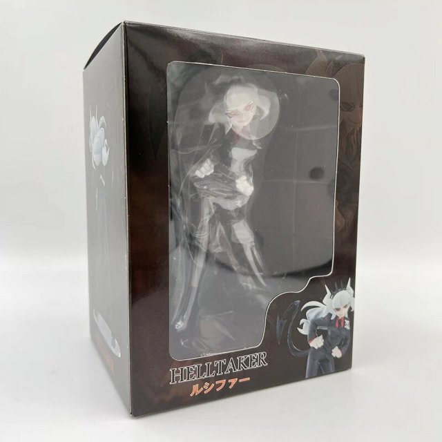 Figurine Articulée d'Anime Pop-Up de 18 cm Helltaker Lucifer dans l'Emballage d'Origine. Ce Modèle de Collection Met en Vedette Lucifer de la Série Helltaker, Fabriquée en Matériau PVC durable avec un design Fini. la Figurine Est Exposée dans une Boîte de Vente au Détail avec Emballage Protecteur, Idéale pour les Passionnés d'Anime et les Collectionneurs.