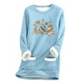 thumbnail image 1 of Pisexur Chandails Molletonnés Doublés pour Femmes, Col Rond de Noël, Manches Longues, Chandail Chaud d'Hiver Surdimensionné, Haut à Enfiler Imprimé Arbre de Noël avec Poches, 1 of 3