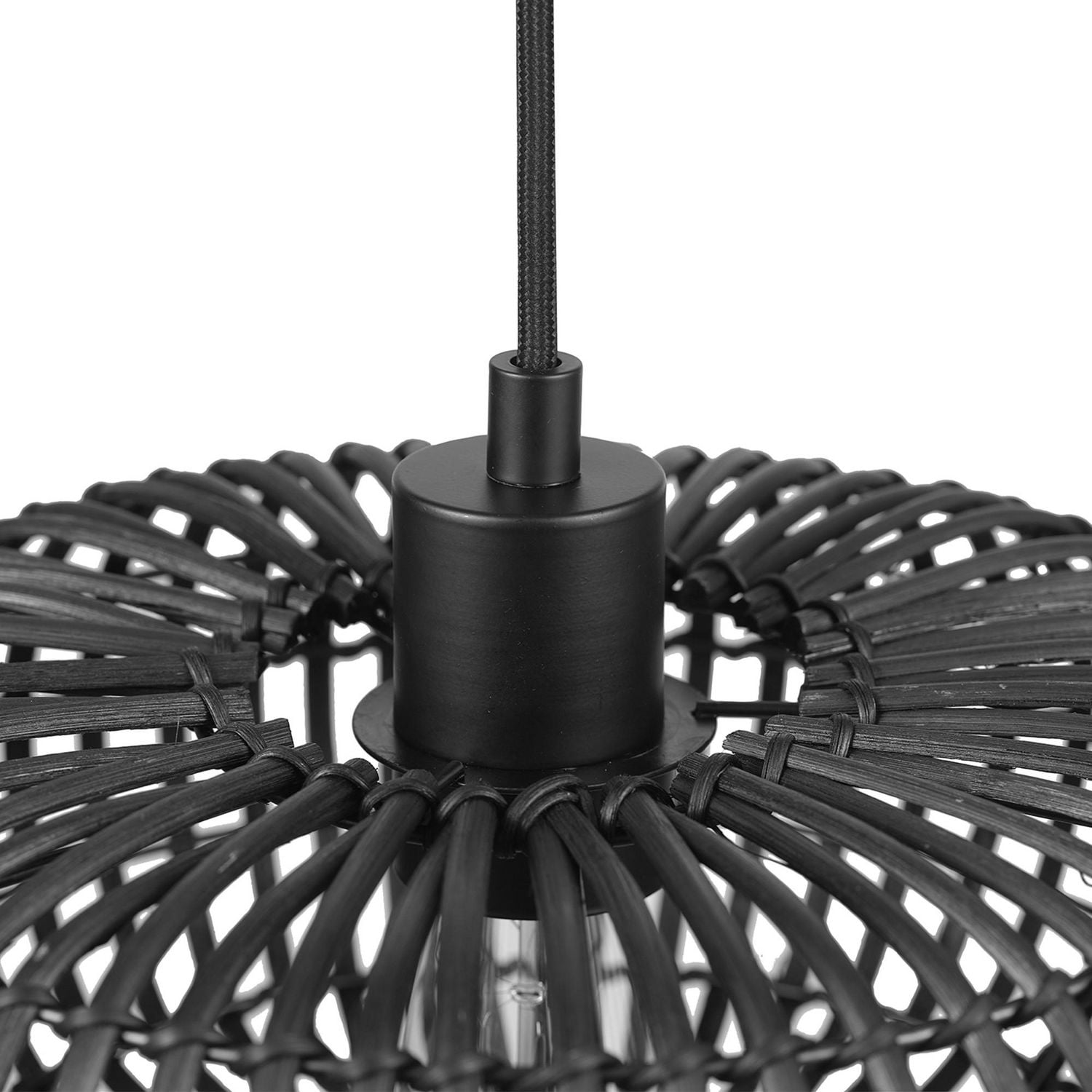 Luminaire suspendu à 1 ampoule Fitz noir mat avec abat-jour en rotin