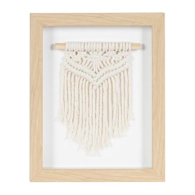 hometrends Design en Macramé Tissé 2 Oeuvres Encadrées, 8 Pouces L x 10 Pouces H, Présentant une Suspension Murale en Macramé Tissé Blanc Cassé avec des Motifs de Nœuds Complexes, Ensemble dans un Cadre en Plastique à Grain de Bois Naturel, Parfait pour la Déco Murale Bohème Ou Côtière et Convient aux arrangements Muraux de Galerie.