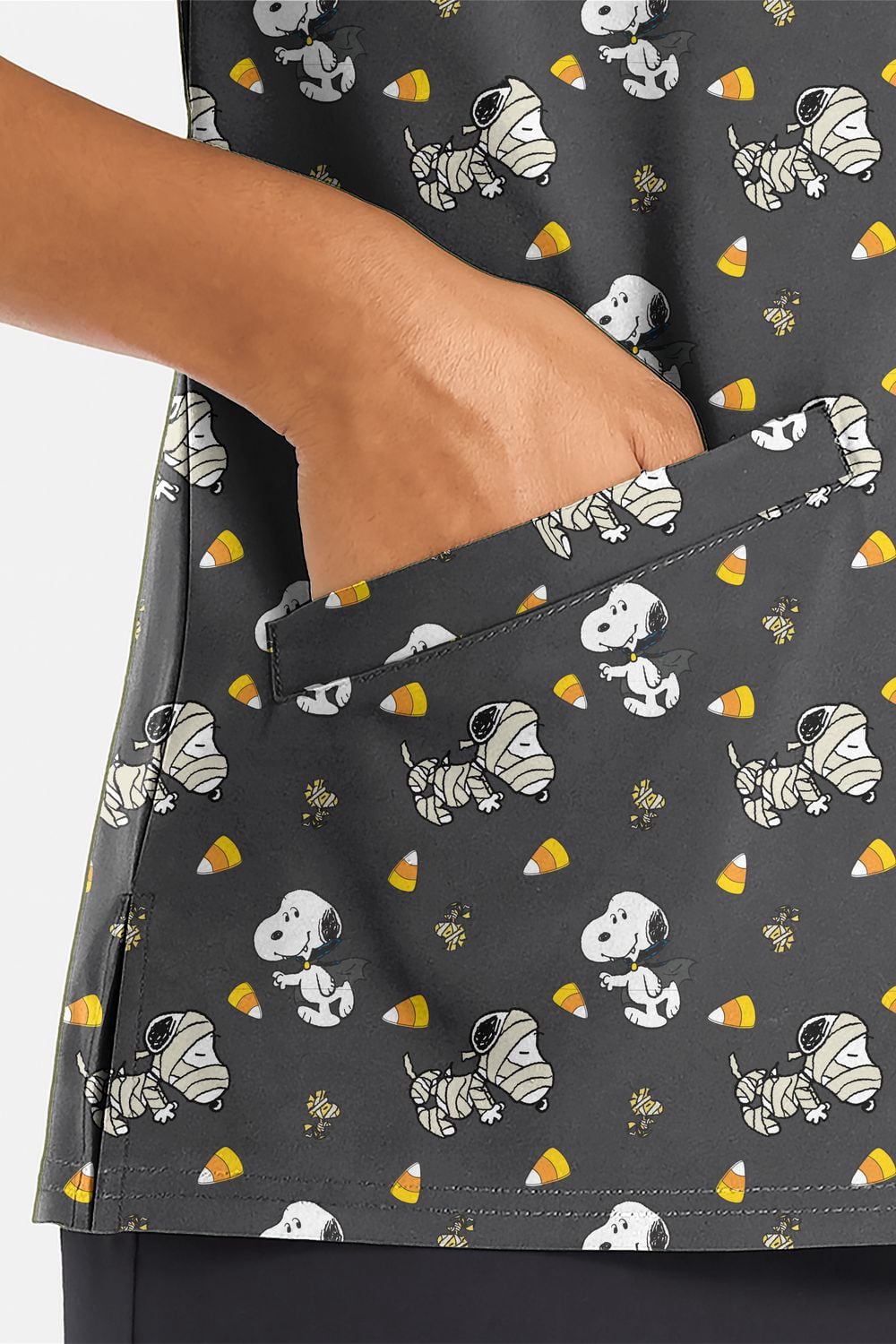 WOMENS PEANUTS SCRUB TOP