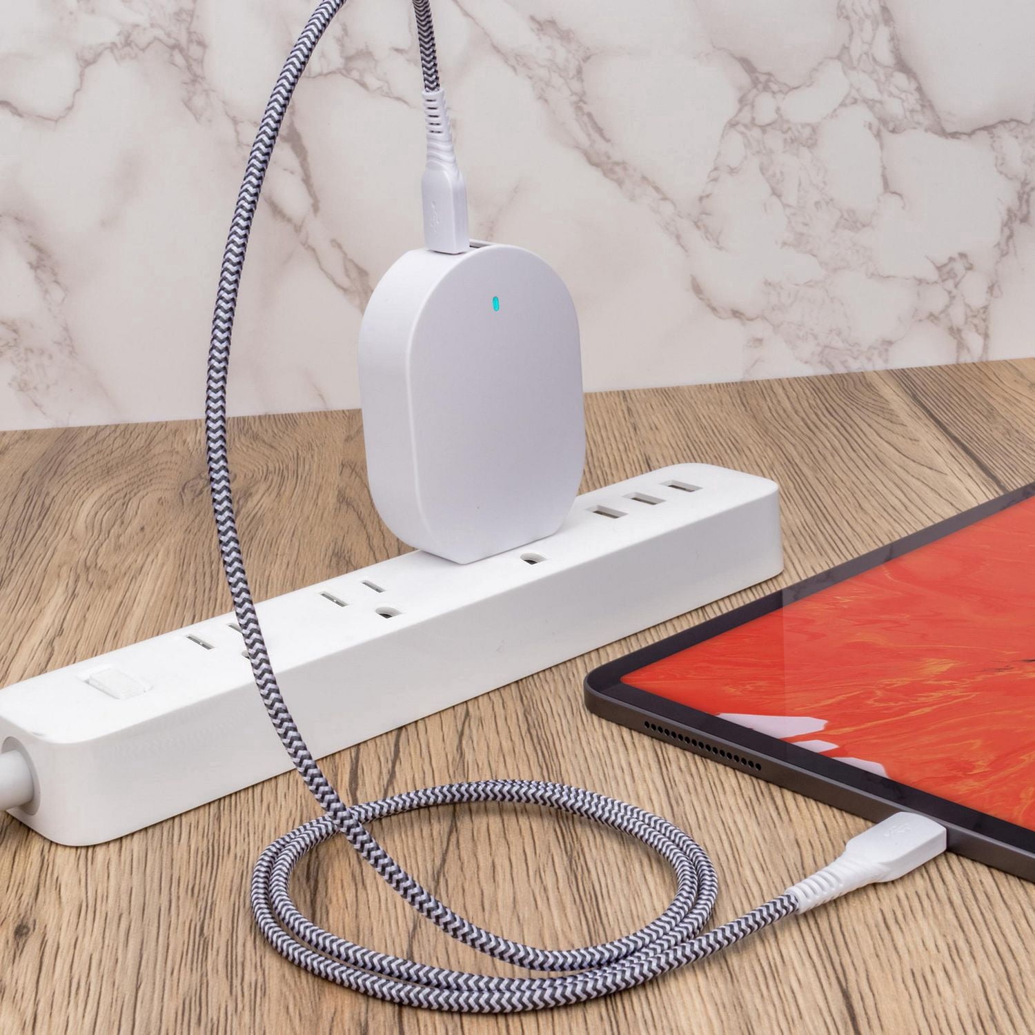 Chargeur mural à deux ports USB et USB-C à charge rapide avec Power Delivery de 20 W de onn.