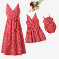 thumbnail image 1 of PatPat Robe Rouge à Petites Fleurs à Col en V avec Nœud sur le Côté pour Maman et Moi avec Bouton-Pression Caché, 1 of 3