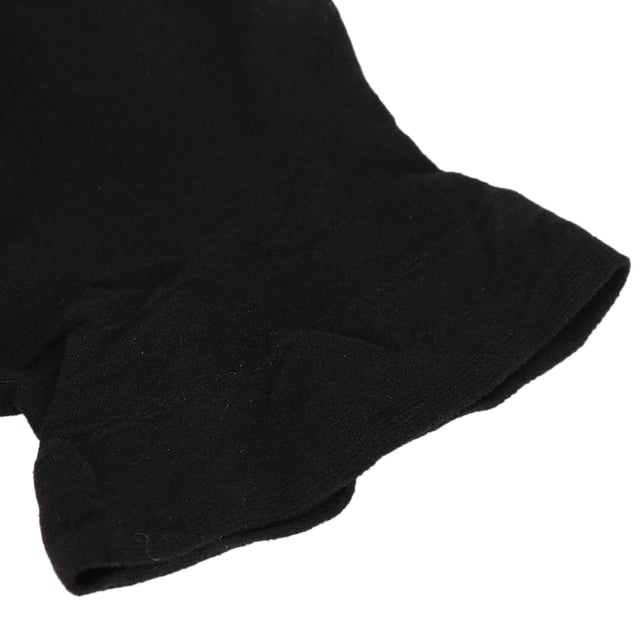 Ecomeon Ensemble de Bonnets pour Perruque, 30 Pcs Bonnets Professionnels pour Perruque de Bas en Matériau nylon Extensible. l'Image Montre un Gros Plan d'Un Bonnet pour Perruque Noir avec une Bande Élastique Épaisse pour un Ajustement Sûr et le Confort. Conception Légère, Ultra Mince et Lavable, Idéale pour Garder les Cheveux en place et Prévenir le Glissement de la Perruque.