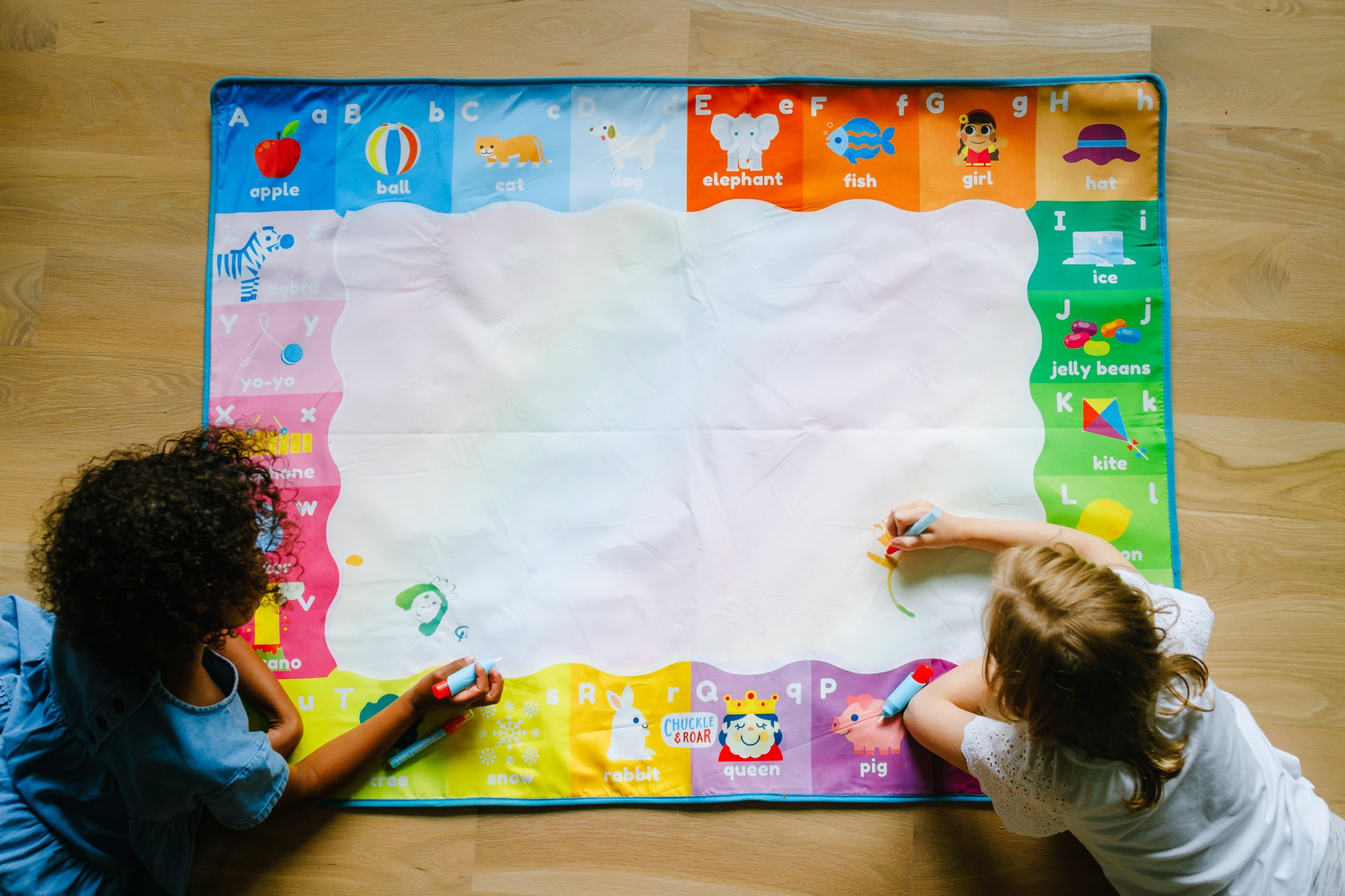 Tapis de Jeu Chuckle & Roar Doodle Jumbo 4 x 3 pieds pour enfants de 3 ans et plus par Buffalo Games