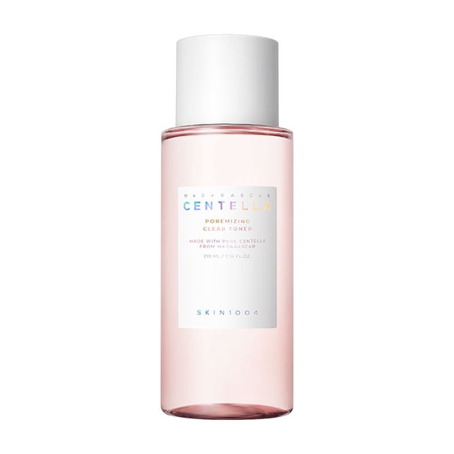 SKIN1004 Madagascar Centella Tonifiant pour le Visage Clair 210 ml en Bouteille Transparente avec Capuchon Blanc, Comprenant de l'Extrait de Centella Asiatica et du Sel Rose de l'Himalaya. Ce Tonifiant pour le Visage Exfolie en Douceur, Régule le Sébum et Dégage les pores, Favorisant une Peau Rafraîchie et Saine.