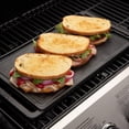 thumbnail image 2 of Cuisinart Grill/Crêpière en Fonte Réversible, 2 of 7