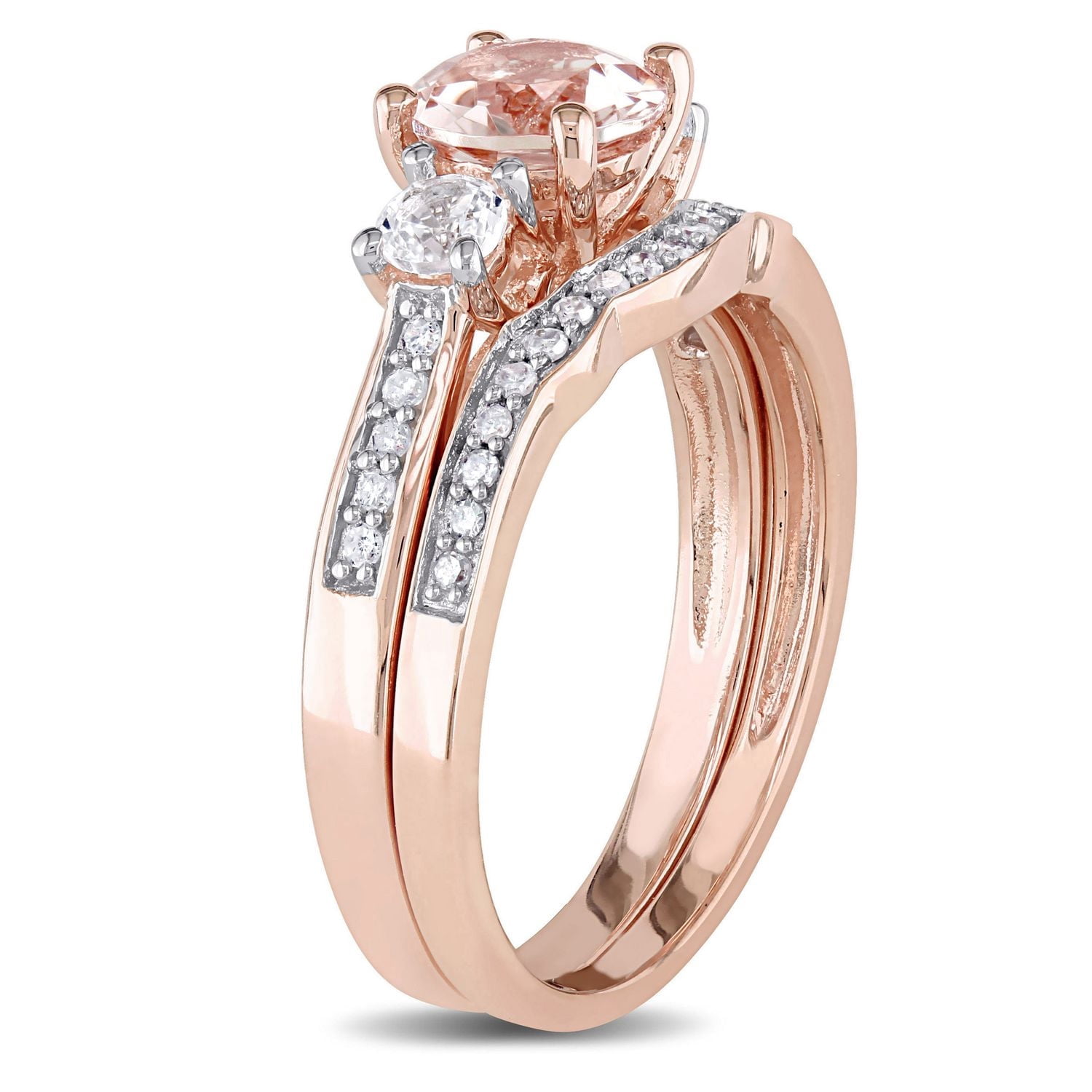 Ensemble nuptial à trois pierres Tangelo avec saphirs blancs synthétiques et morganite 1,14 ct PBT et diamants 0,14 ct poids total en or rosé 10 k