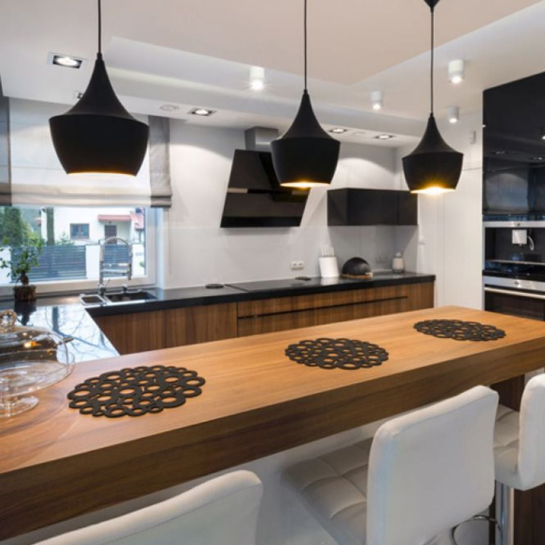 Heavenly Collections | Suspension Larme Moderne - Plafonnier Suspendu Noir Mat Style Mid-Century - Lustre Goutte Contemporain avec Intérieur en Feuille d'Or Martelée
