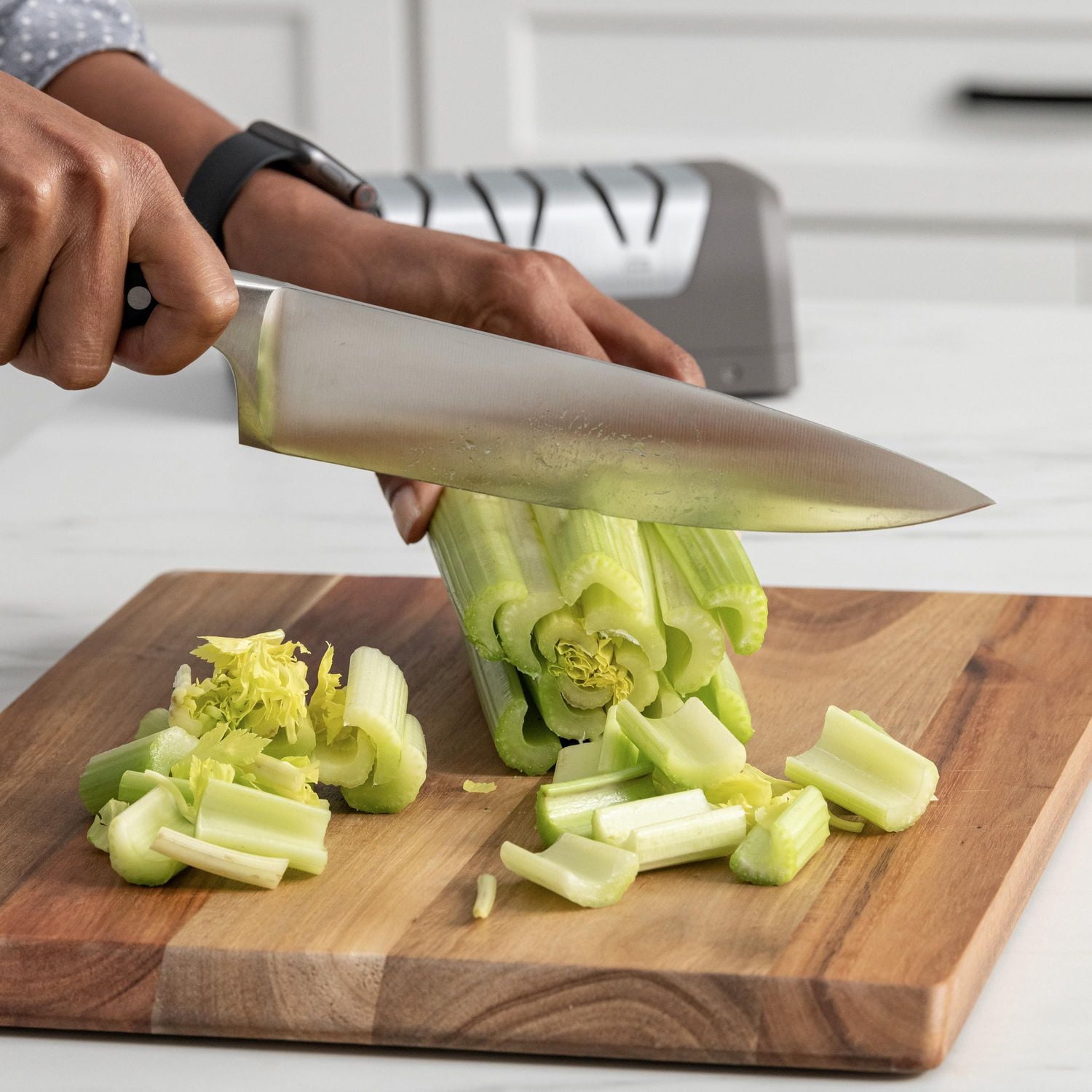 Sharpener électrique Chef'sChoice rechargeable à trois étapes DC 320 pour la plupart des couteaux, en gris ardoise (SHC32BGY11)