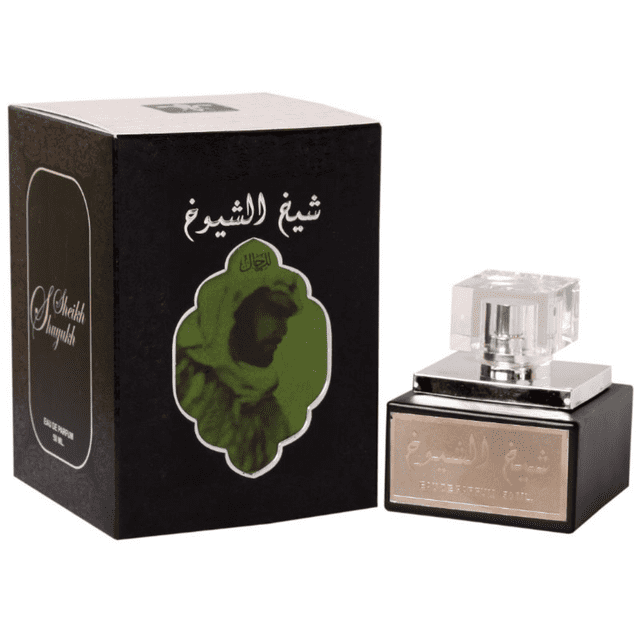 Sheikh Al Shuyukh Black EDP - 100 ml (3,4 oz) par Lattafa, Présentant une Bouteille Noire avec une Étiquette Argentée et un Bouchon Géométrique Transparent. l'Emballage Comprend une Boîte Noire avec Texte Arabe et un Motif floral Vert, Reflet de Son Attrait Luxueux et Traditionnel. Ce Parfum Offre un Parfum Riche et Propre avec des notes de Tête de Bois d'Agar (oud) et de Cèdre, des notes de Milieu de Lavande, de Sauge et de Romarin, et des notes de base de Vétiver et de patchouli