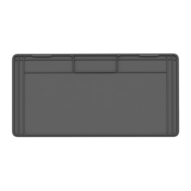 WeatherTech SinkMat - Cuisine 34 1/4 Pouces - Noir, un Tapis Imperméable Moulé par Injection Conçu pour Protéger les Armoires de Cuisine contre les Déversements et les Fuites. Présente un Rebord Surélevé pour Retenir les Fluides et Mesure 34,2 Pouces de Large par 22,5 Pouces de Profondeur, avec des options de Garniture Personnalisées pour les Armoires Plus Petites. Présenté dans une Finition Noire avec une surface durable et Facile à Nettoyer.