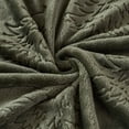 thumbnail image 3 of Holiday Time Couverture gaufrée – Vert K, 3 of 9