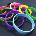 thumbnail image 4 of GOGO 60 Pcs Bracelets en Silicone pour Hommes Femmes, Bracelets Colorés de Distanciation Sociale - Rouge Jaune Vert, 4 of 7