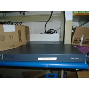 Usagé CISCO 2503 Routeur