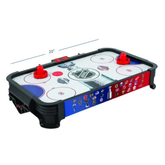 LNH Jeu de Table Hockey Mesurant 20 Pouces avec logos LNH Authentiques et Graphiques d'Équipe sur Panneaux Latéraux Bleus et Rouges. Comprend Deux Poussoirs Rouges, une Rondelle Blanche, un Grand Marqueur DEL avec Rangement Intégré, et un Cadre Noir avec Embouts à Flux d'Air pour la Stabilité.