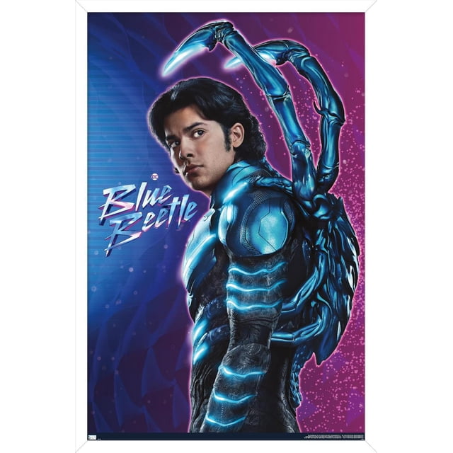 DC Comics Film Blue Beetle - Affiche Murale de Jaime Reyes, 22,375 Pouces x 34 Pouces Représentant un Scarabée Bleu dans une Combinaison Blindée Bleue et Noire avec des accents Bleus Lumineux et des Membres de Scarabée Mécaniques s'Étendant depuis l'Arrière, sur un Fond Dégradé Violet et Bleu avec un Texte « Blue Beetle » Stylisé, Idéal pour la Décoration Murale de la Maison Ou du Bureau.