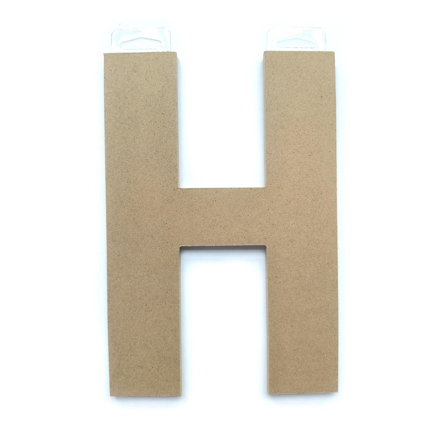 Lettre H en bois du décor Lerman
