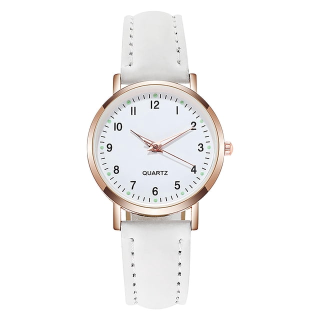 Montre Rétro Lumineuse pour Femme à Diamants Incrustés, avec Mouvement à quartz et Bracelet en Similicuir Blanc. la Montre a un Boîtier en Alliage de 32,5 mm avec une Épaisseur de 8 mm, une surface en Verre et des accents en Or rose. le Bracelet Mesure 16 mm de Largeur et 225 mm de Longueur, Boîtier Inclus. le Cadran Affiche des Chiffres Noirs sur Fond Blanc avec des Marqueurs Lumineux pour la Visibilité en Faible Luminosité.