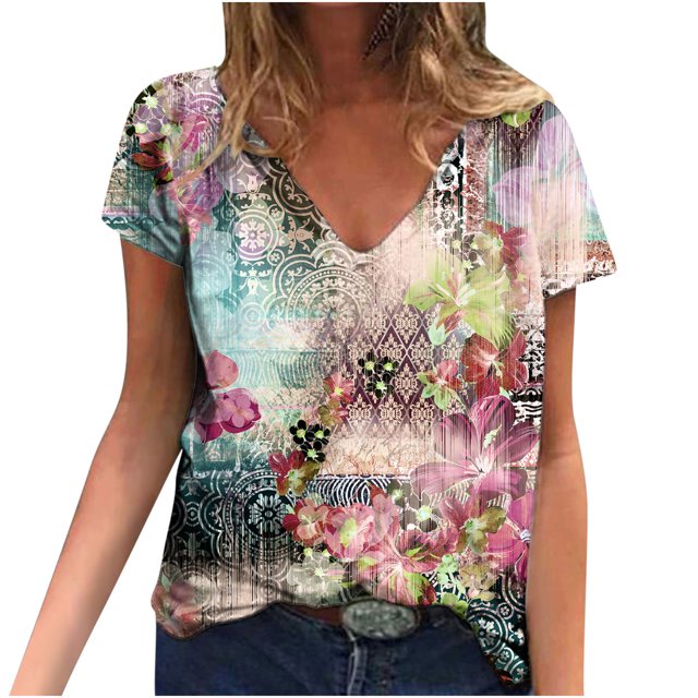Hauts d'Été pour Femmes à Manches Courtes, blouse Décontractée à Col en V Imprimée avec des Motifs Floraux et Géométriques Vibrants. Faite de 95 % polyester et 5 % Élasthanne, Ce t-shirt pour Femmes Léger et Respirant Est Parfait pour l'Été et le Printemps. Stylé avec des Manches Courtes et une Longueur Régulière, Il s'Agence Bien avec des jeans, des shorts Ou des Jupes pour les Sorties Décontractées, le Port Quotidien Ou les Vacances.