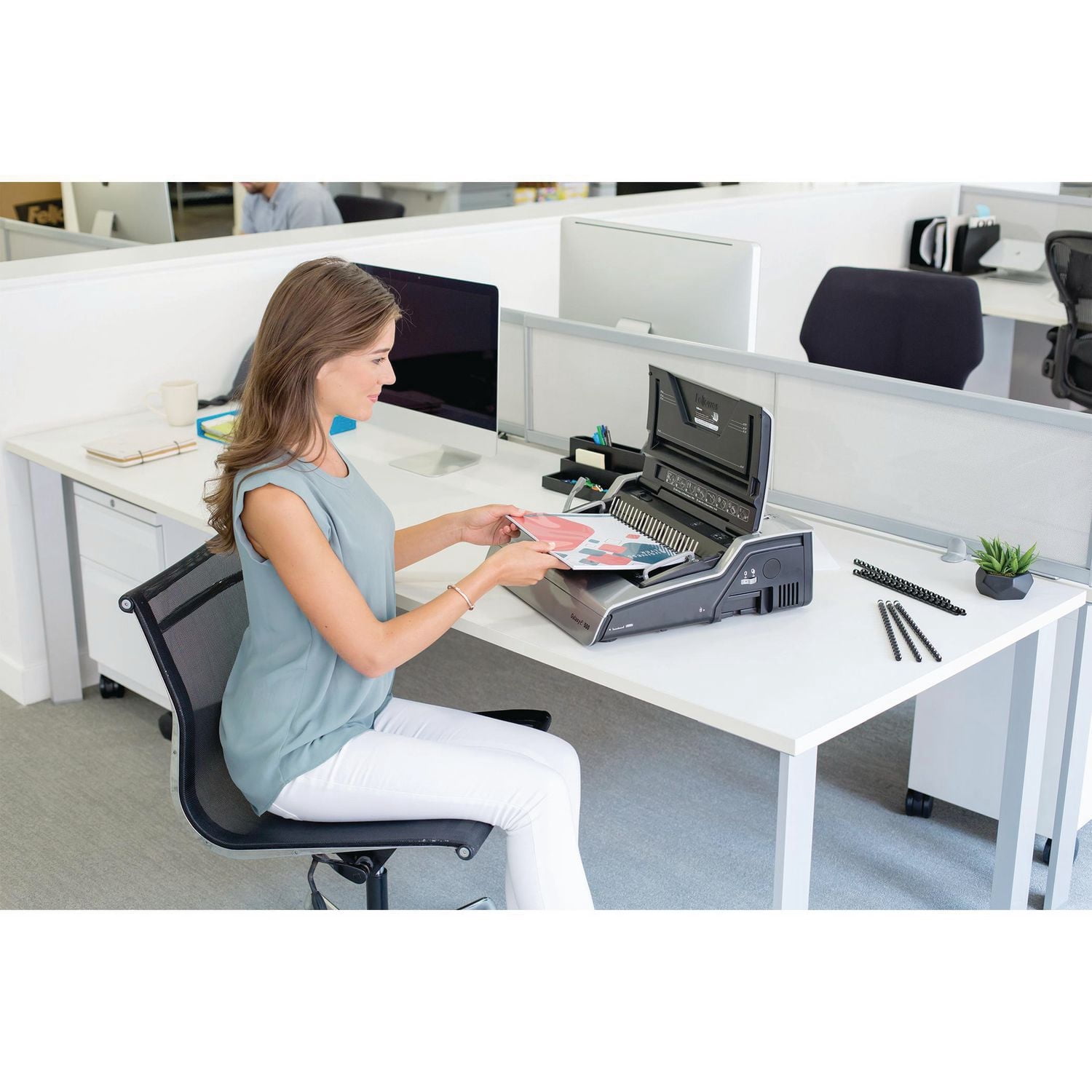 Galaxy™ E 500 Perforelieuse électrique avec kit de démarrage