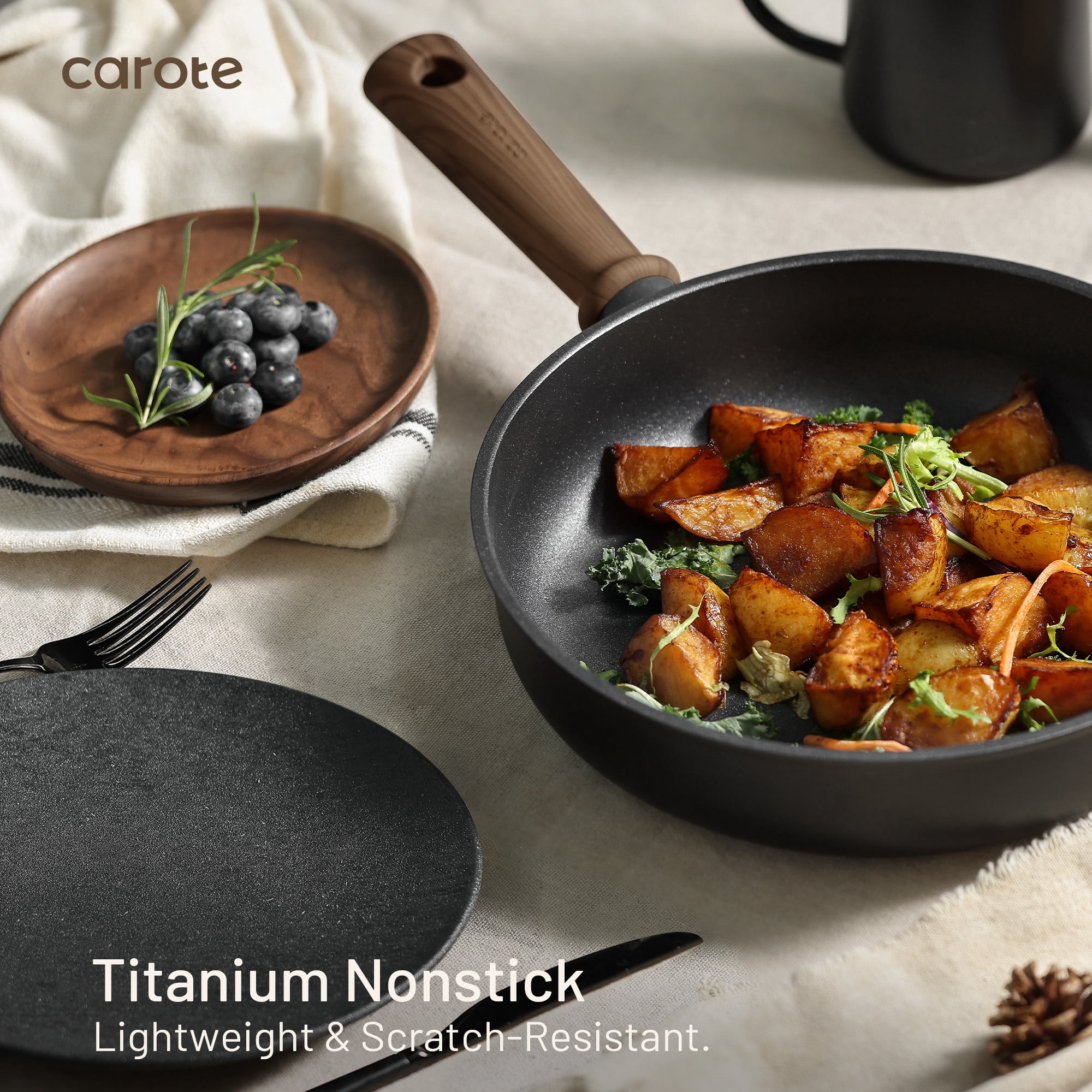 Poêle sauteuse antiadhésive en titane Carote avec couvercle, 28 cm (11") – Grande capacité 5L, compatible tous feux, y compris induction, passe au lave-vaisselle – Noir