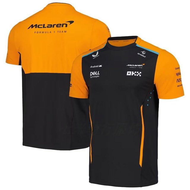 Vêtements de Moto de Course F1, Vêtements de Cyclisme, Col Rond Respirant à Manches Courtes, T-shirt Tout-Terrain par CYCLY. Ce T-shirt Léger et Très Extensible Présente un design Noir et orange avec un Panneau Arrière en Maille Respirante pour Évacuer l'Humidité et Rafraîchir. l'Avant et l'Arrière Affichent un logo d'Équipe en Vedette et une Marque de sponsor, le Rendant Idéal pour les sports d'Été Ou les Tenues Décontractées. Conçu pour un Mouvement et un Confort Tout Autour.
