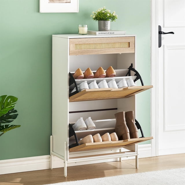 Armoire de Rangement pour Chaussures Étroite de 24 Pouces avec Design en Rotin, Organisateur Autoportant avec Portes Rabattables, Tiroir et Tablettes Ajustables pour Entrée, Couloir Ou Garde-Robe, Bois/blanc