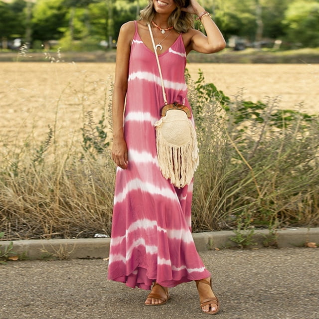 Cadeaux pour la Fête des Mères, Kcavykas Robe Maxi Bohème, Robe Maxi Décontractée Sans Manches à Dégradé Teinture sur Nœuds Rayé à Col en V Ample pour Femme en Rose et Blanc. la Robe Présente un design Fluide en Ligne a, Tissu Doux et Respirant, et une Coupe Décontractée, Idéale pour les occasions d'Été comme les Sorties Décontractées, les Sorties à la Plage, les Fêtes et les Vacances. une Femme Porte la Robe à l'Extérieur, Accessoirisée d'Un Sac à Franges en Paille et de Sandales.