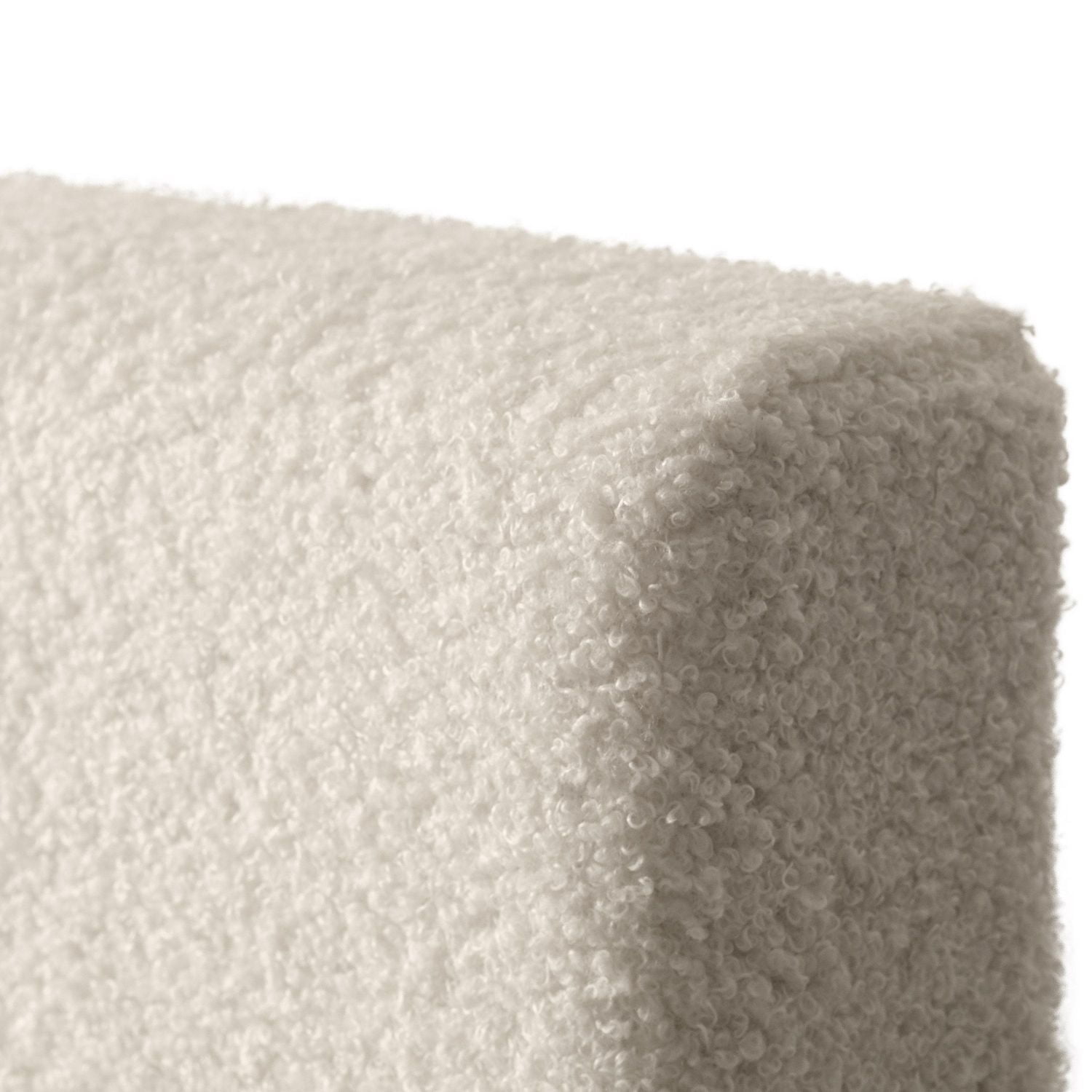 Lit adulte capitonné CorLiving Celeste en tissu bouclé blanc cassé avec tête de lit, sommier requis