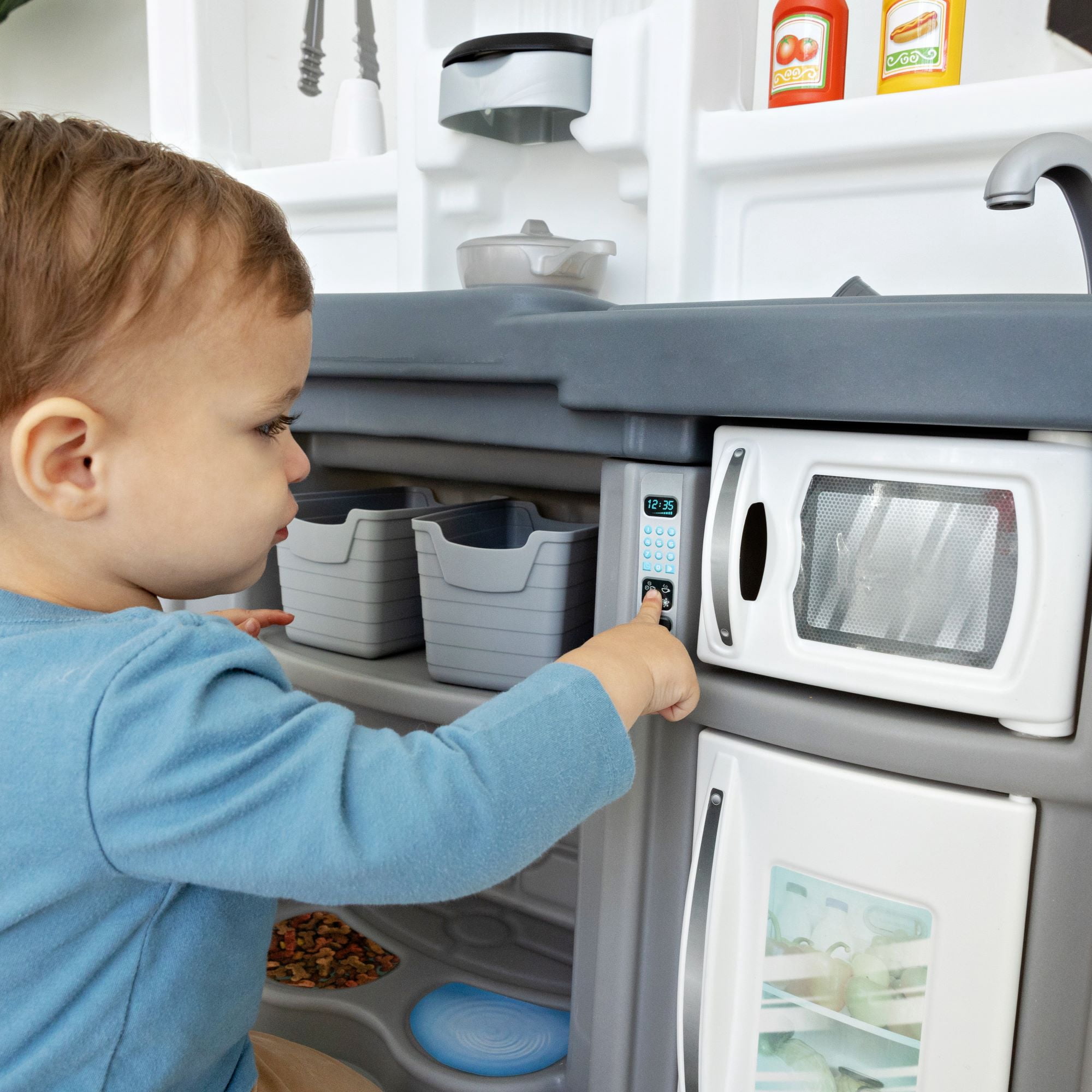 Step2 Fun with Friends – Cuisine pour tout-petits (Gris) – Inclut des accessoires – Pour les enfants de 2 ans et plus