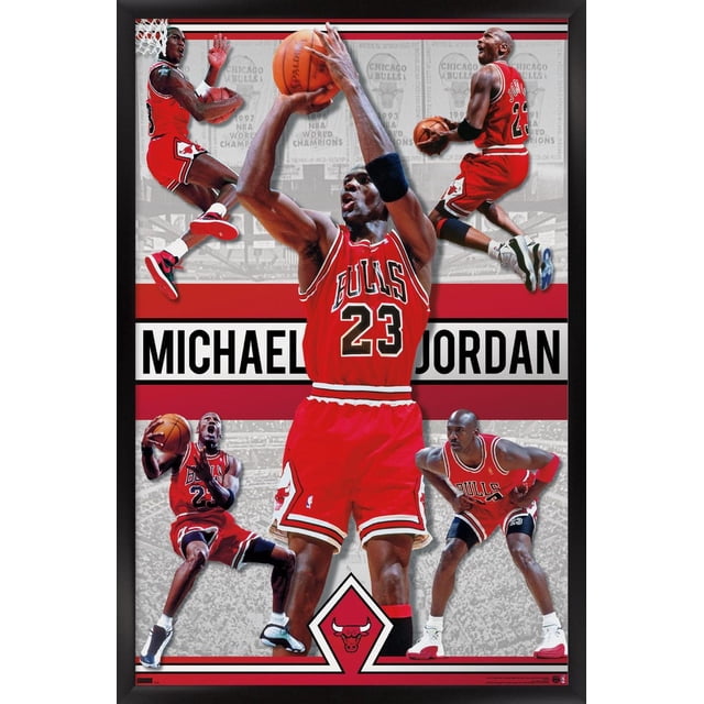 Michael Jordan - Affiche Murale Collage, 22,375 Po x 34 Po Présentant Plusieurs Photos d'Action de Michael Jordan avec Son Chandail Rouge Chicago Bulls Numéro 23, Exécutant des Mouvements de basketball comme le Tir, le Dribble et le dunking, sur Fond avec des Bannières de Championnat NBA Chicago Bulls et le logo des Bulls au Centre Inférieur, Convient à la Déco de Chambre à Thème Sportif.