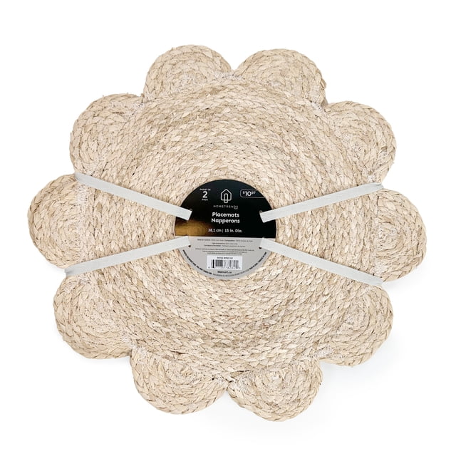 Hometrends Lot de 2 Napperons en Forme de Fleurs, Chacun de 15 Pouces de Diamètre, Faits de Tiges de Maïs Tressées Naturelles en beige, Convenant aux Linges de table Rustiques, Durables pour les Repas Décontractés Ou Festifs, et Faciles à Essuyer.