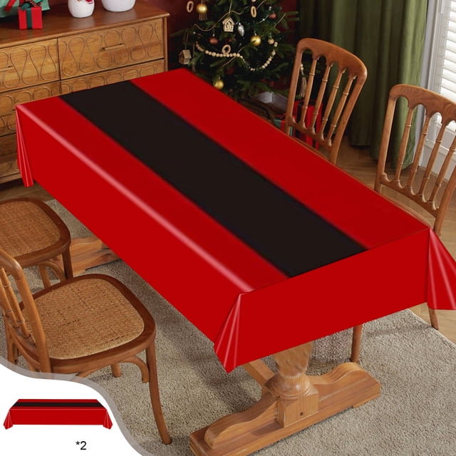 EGNMCR Fournitures de Fête de Noël Comprenant une Nappe festive Rouge et Noire sur une table à Manger en Bois Entourée de Chaises. l'Ensemble Comprend 20 Assiettes Jetables de 9 Pouces, 40 Gobelets en Papier, 40 Mouchoirs et 2 Nappes, Parfait pour la Vaisselle de Noël et les Réceptions des Fêtes. la Nappe Mesure 137x274 cm et Rehausse l'Atmosphère des Fêtes.