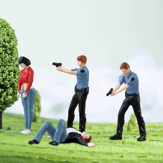 4 Pieces 1/64 Cops Figure Model Table Layout Decoration micro Movie Props Micro Landscape Miniature Scenes