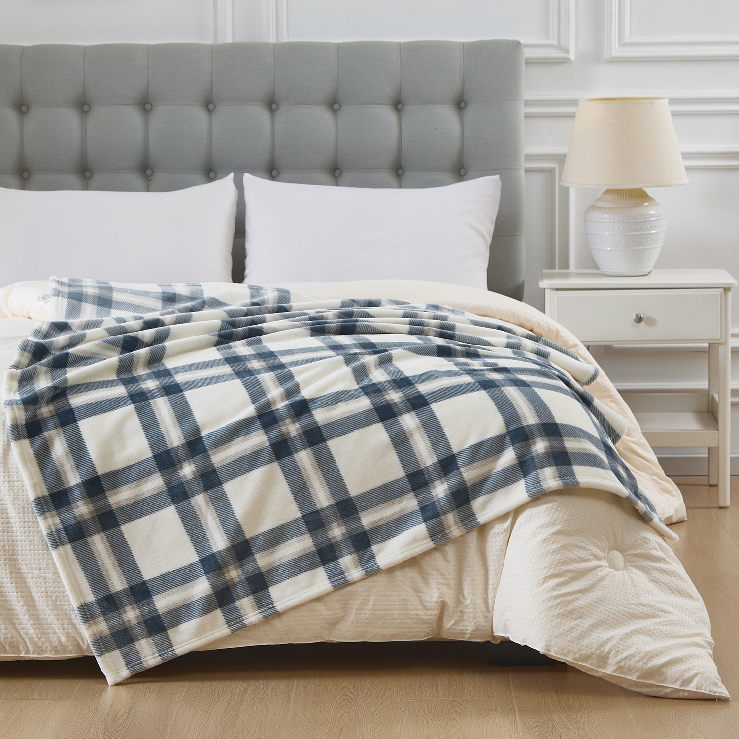 Mainstays velvet plush throw,size 50X60",plaid print pattern.